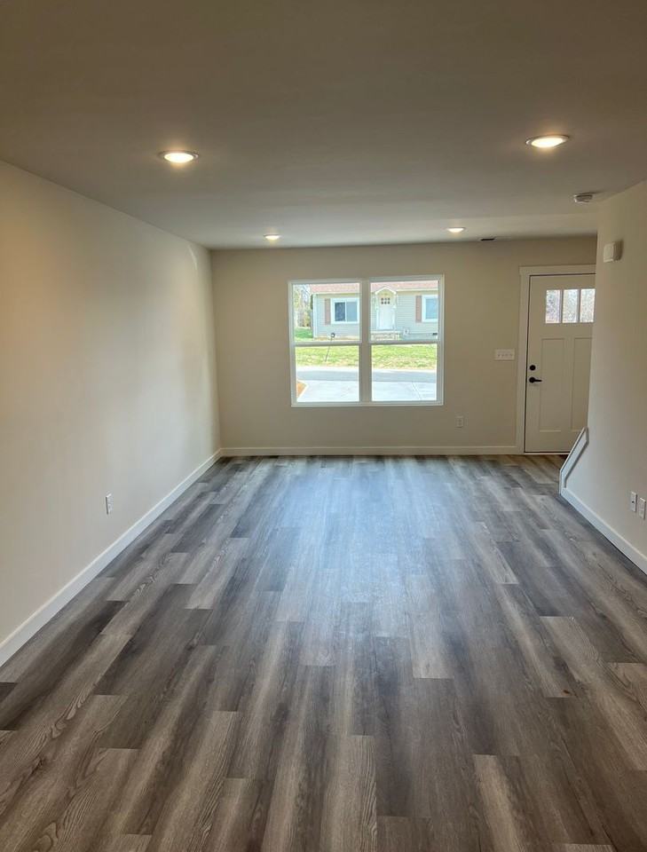 222 22nd Ave Ne - Photo 3 of 10