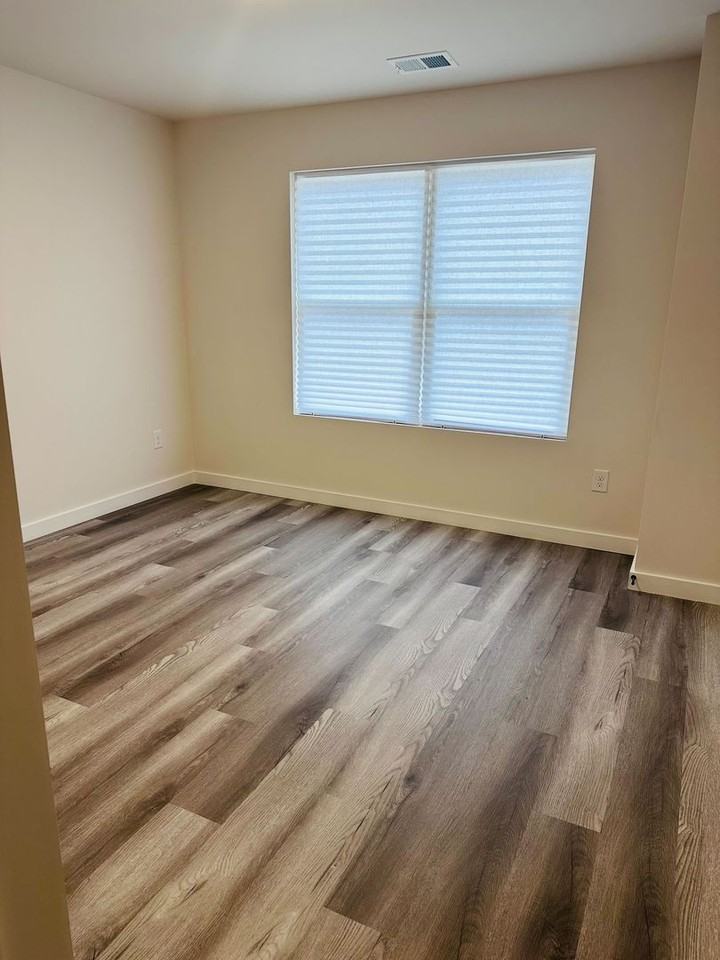 222 22nd Ave Ne - Photo 6 of 10