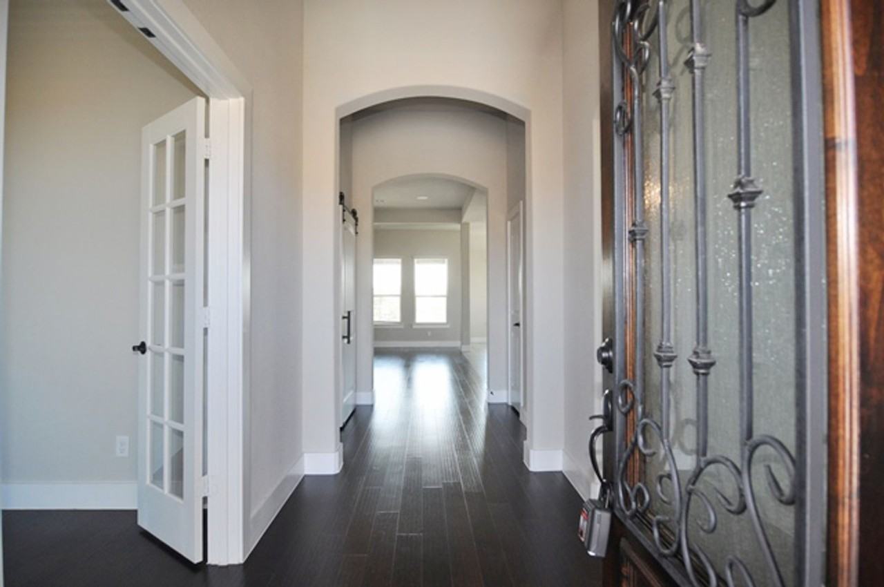 1005 Pebblegate Dr - Photo 4 of 29