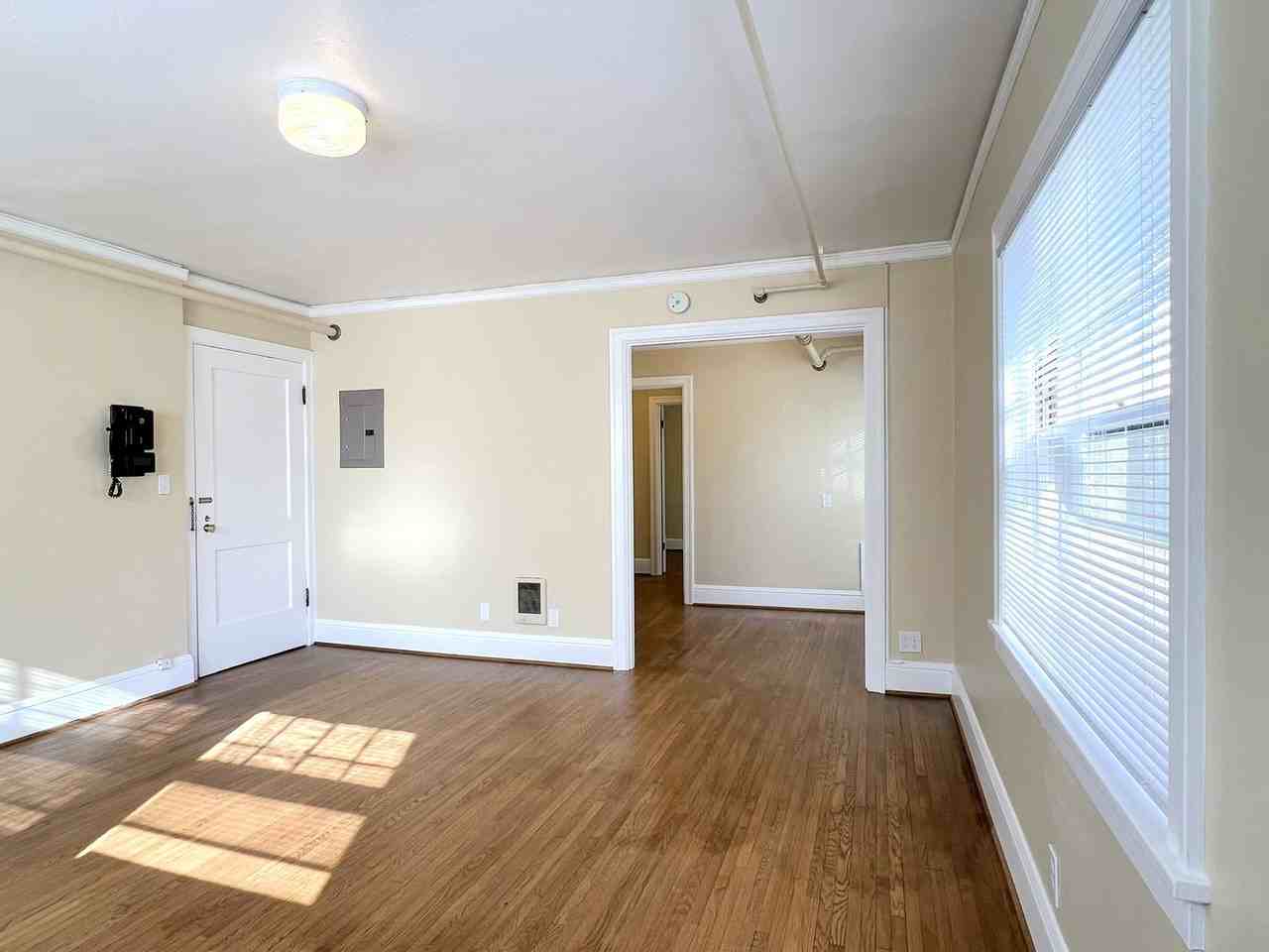 633 - Northrup Apartments - Photo 3 of 21