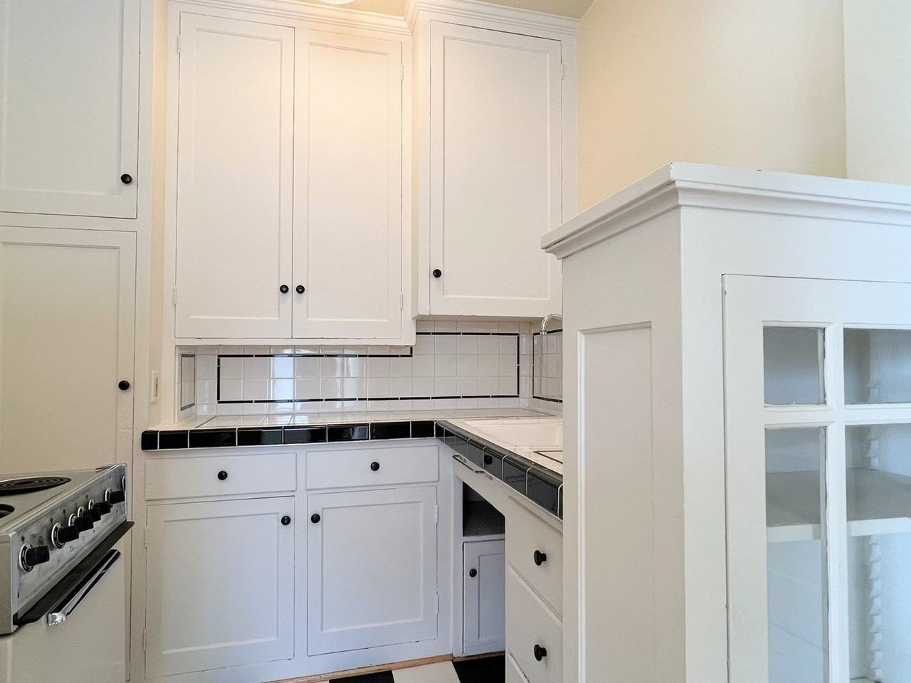 633 - Northrup Apartments - Photo 4 of 8