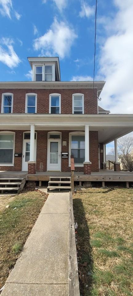 138 N Market St - Photo 3 of 24