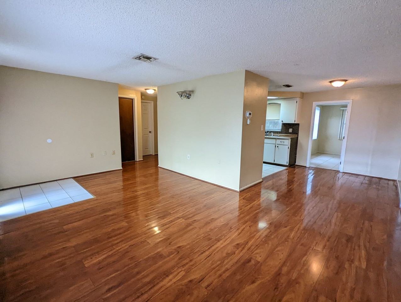 1024 Hilton Ln - Photo 2 of 12