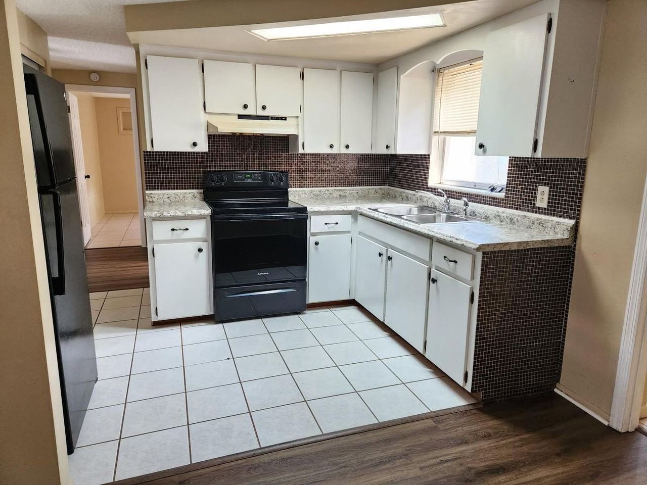 1024 Hilton Ln - Photo 3 of 12