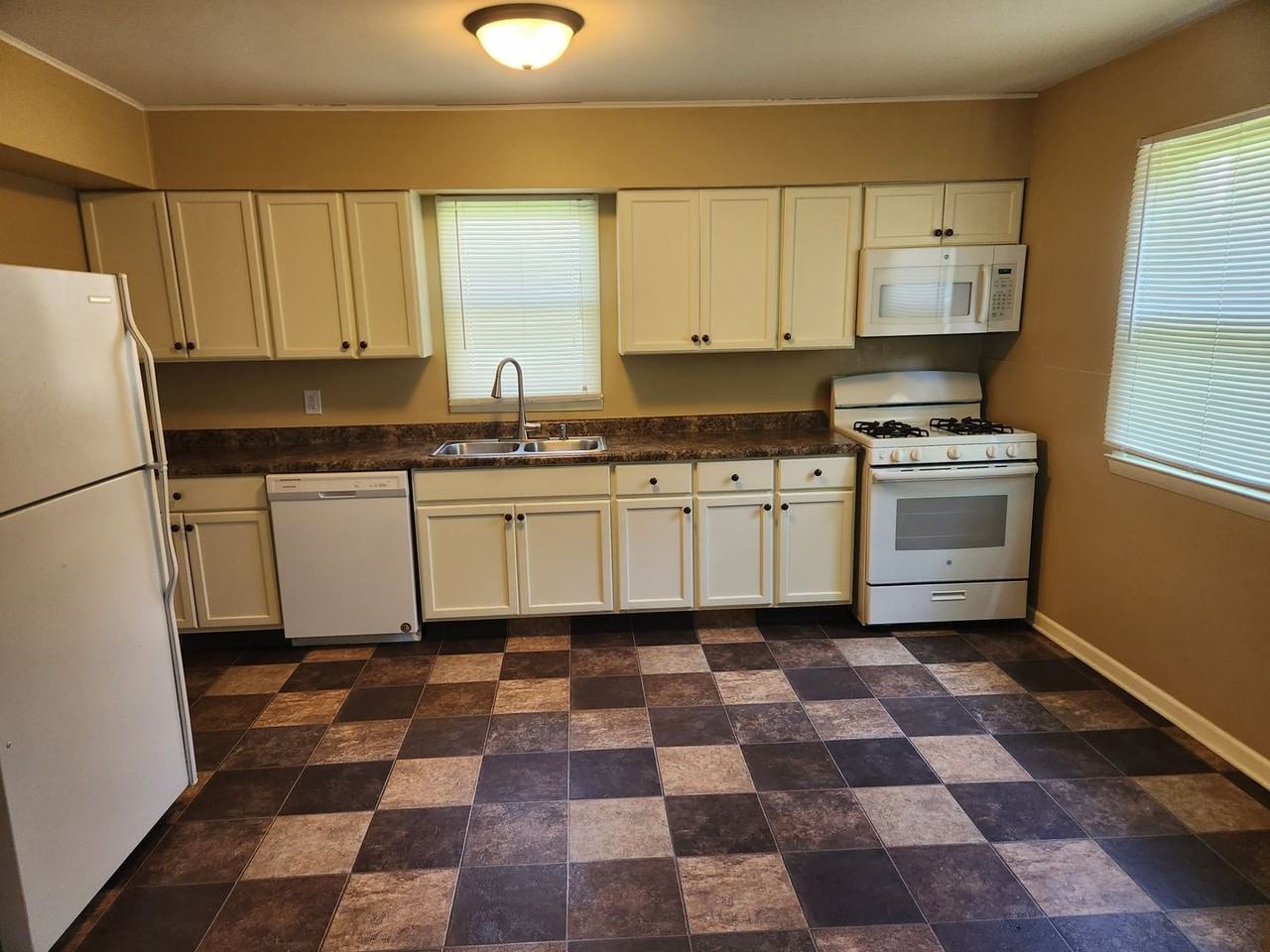 5254 S 49th St - Photo 2 of 12