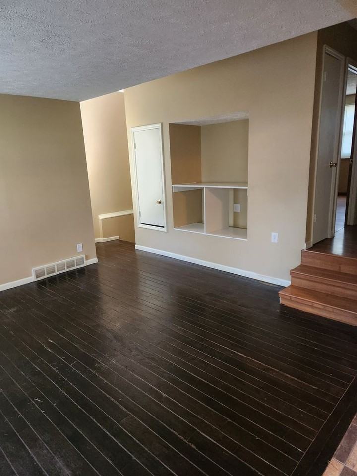 5254 S 49th St - Photo 3 of 12