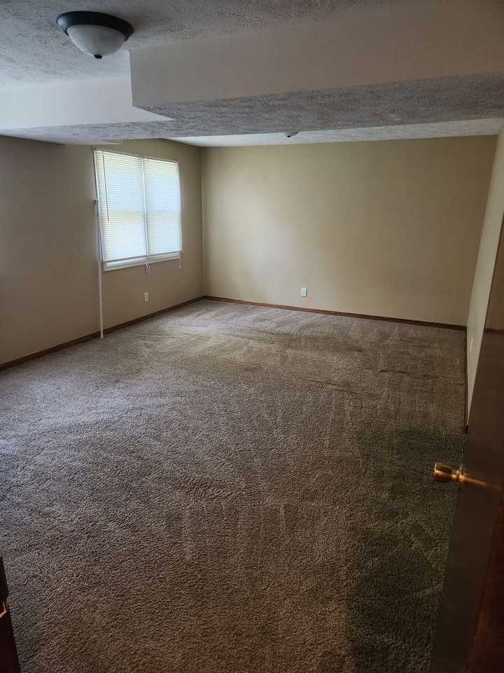 5254 S 49th St - Photo 6 of 12