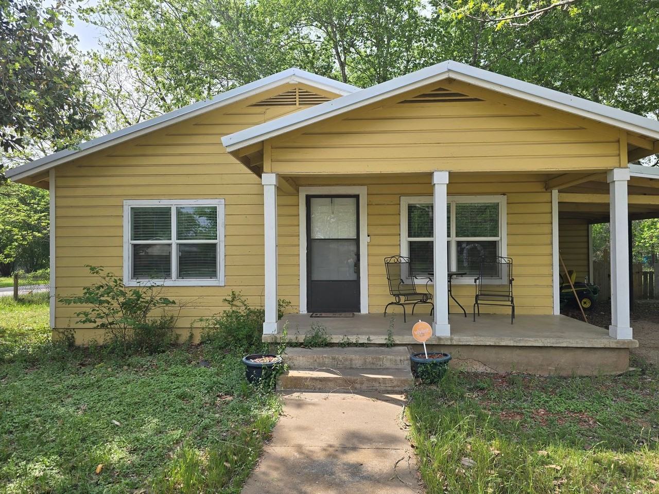 208 Harris St - Photo 2 of 13