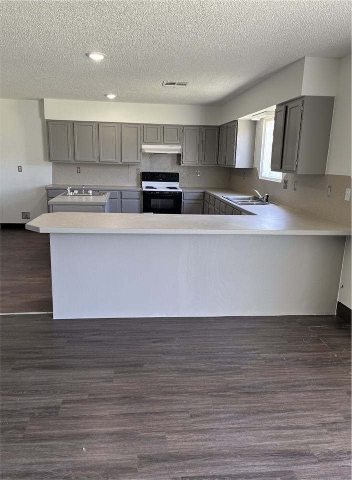 105 East 32nd Avenue - Photo 2 of 7