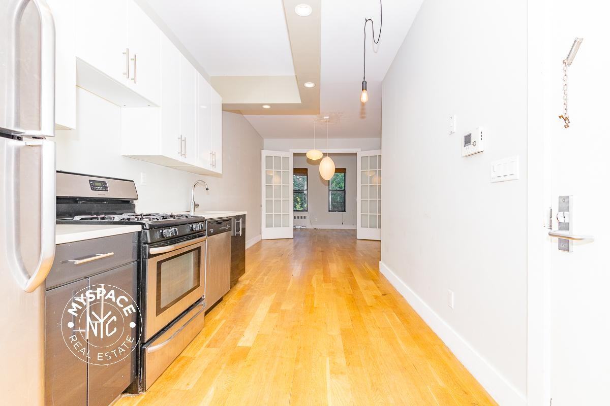 338 Melrose St #2R - Photo 2 of 10