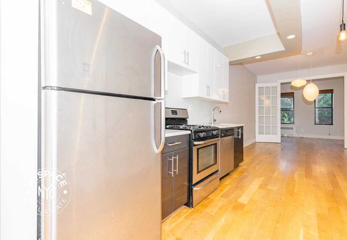 338 Melrose St #2R - Photo 3 of 10