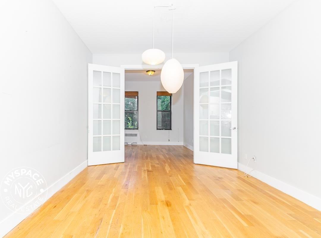 338 Melrose St #2R - Photo 4 of 10