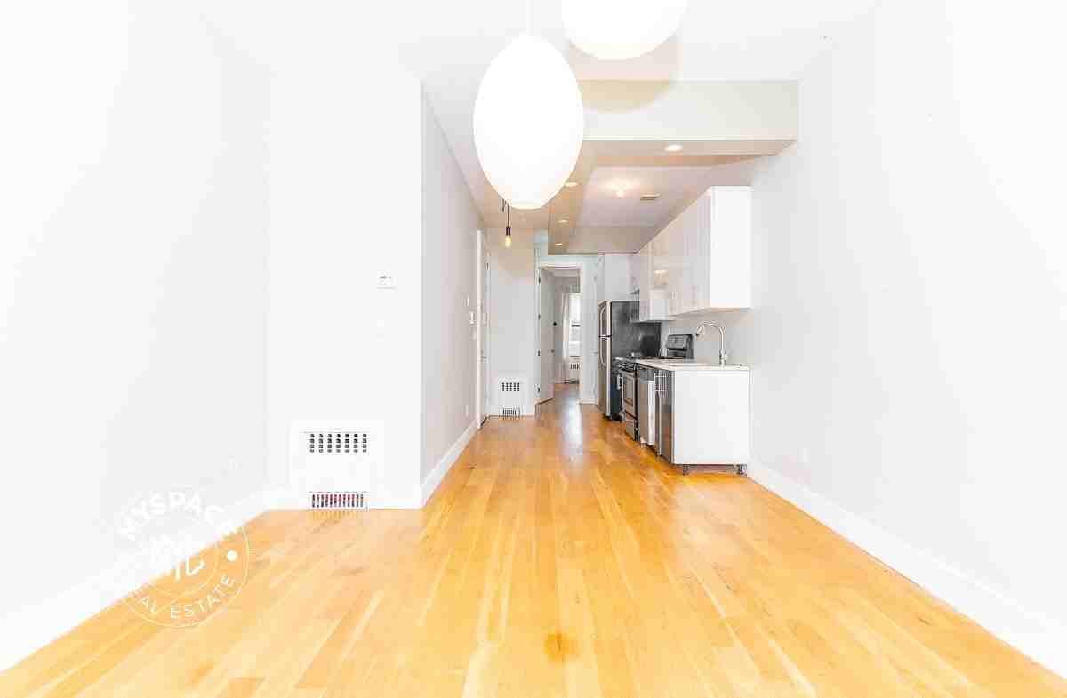 338 Melrose St #2R - Photo 5 of 10