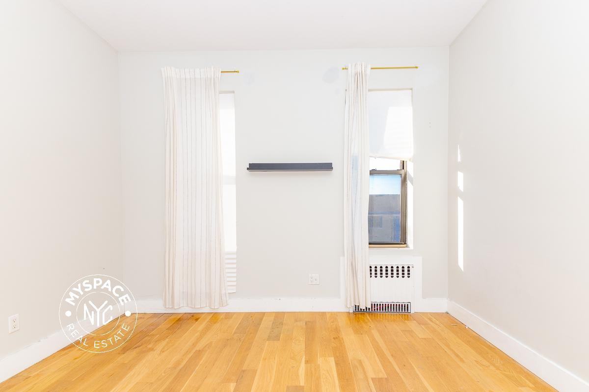338 Melrose St #2R - Photo 6 of 10