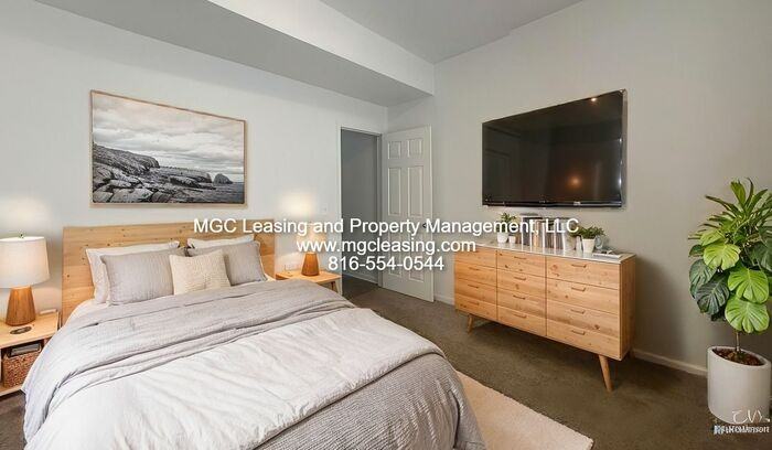 5921 Ne 42nd St - Photo 3 of 19