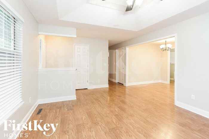 308 Oak St W - Photo 2 of 9