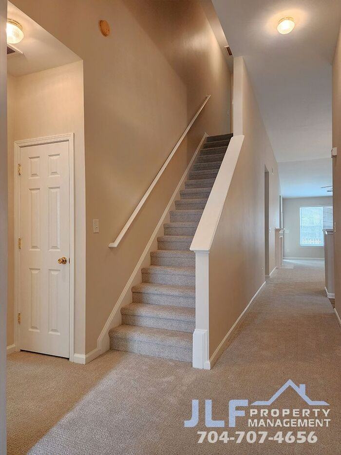 4730 Willow Glen Rd - Photo 2 of 33