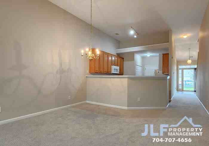 4730 Willow Glen Rd - Photo 3 of 33