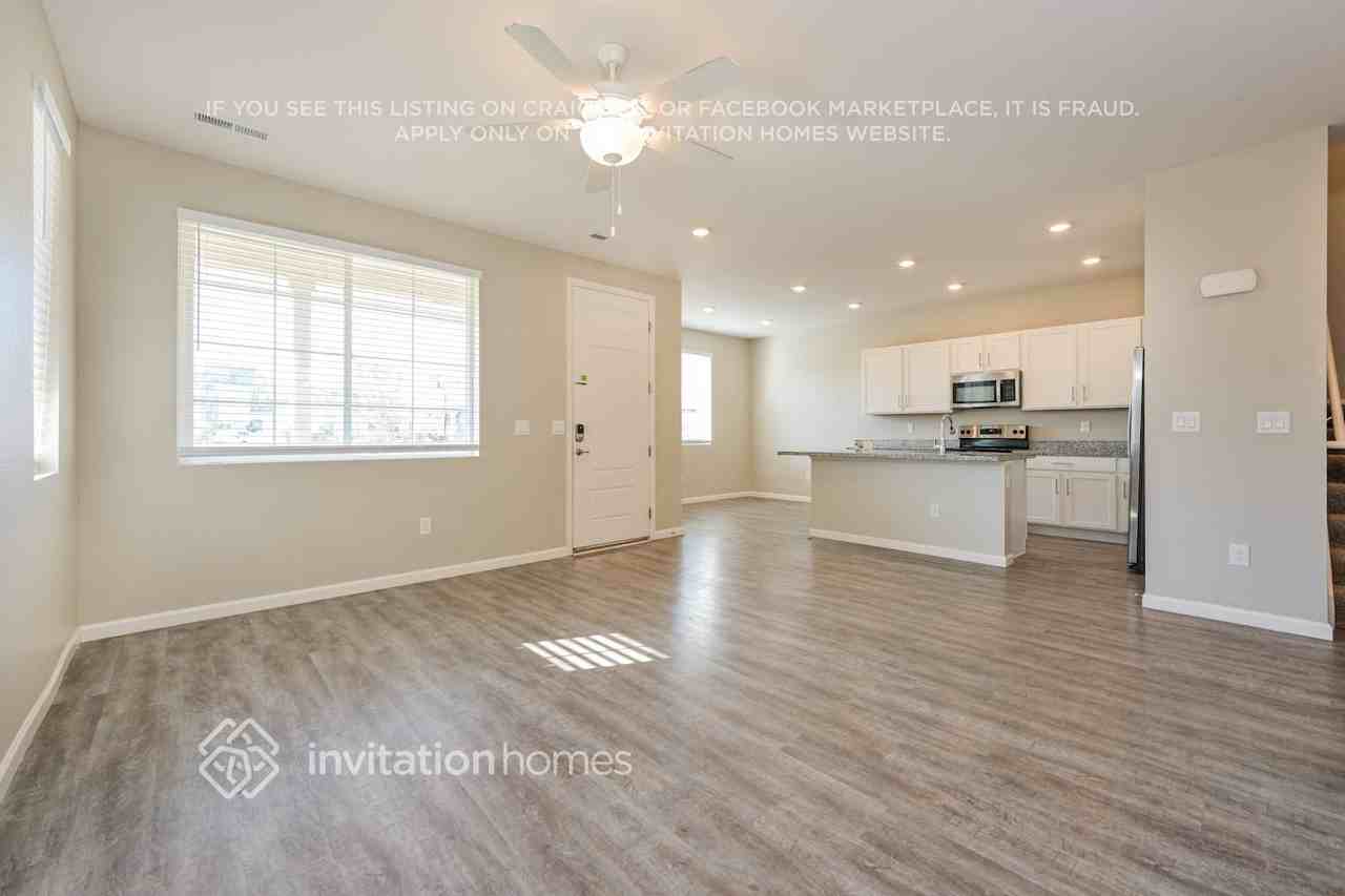 1736 S Elk Way - Photo 4 of 26