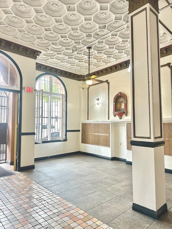 1209 S. Lake Street - Photo 6 of 20