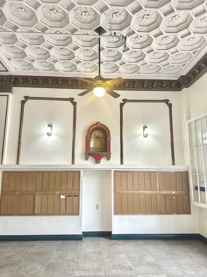 1209 S. Lake Street - Photo 7 of 20