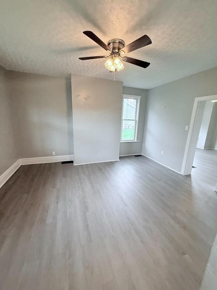 422 E Reynolds St - Photo 4 of 12