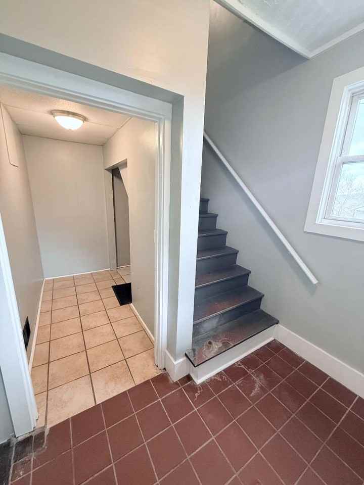 422 E Reynolds St - Photo 5 of 12