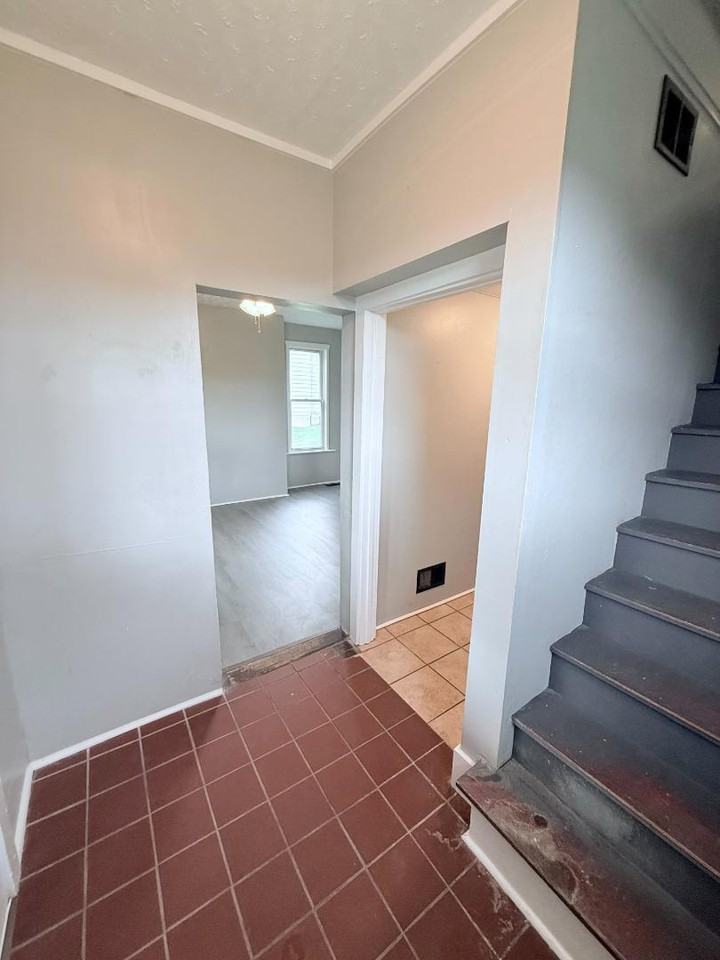 422 E Reynolds St - Photo 6 of 12