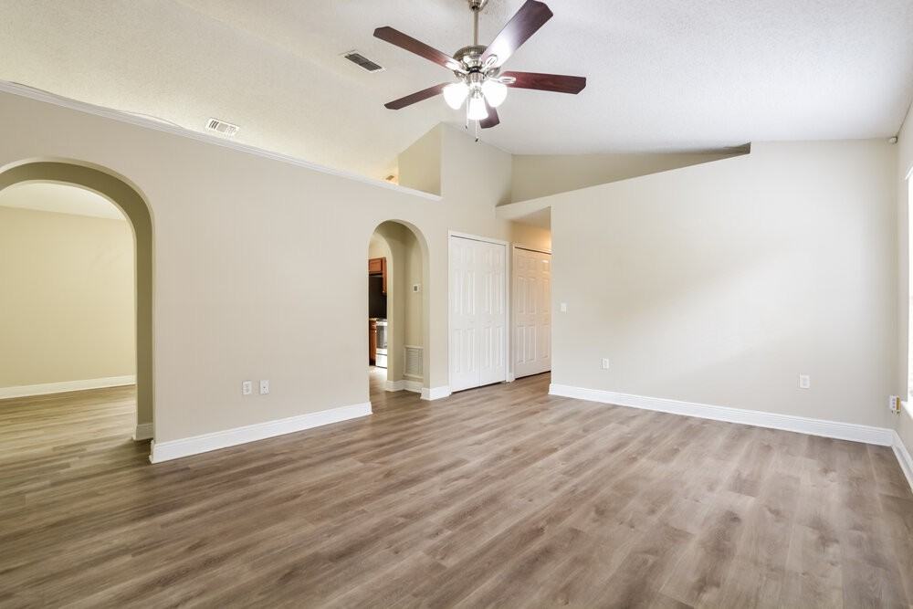 8639 Foley Dr - Photo 4 of 16