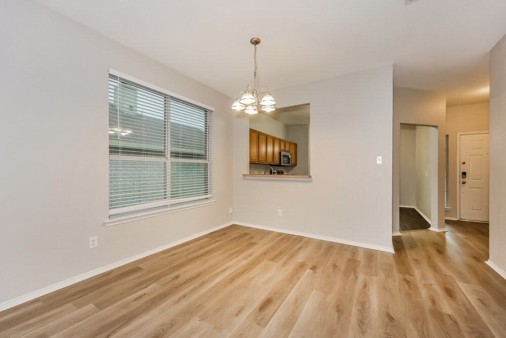 9920 Legacy Dr - Photo 5 of 16