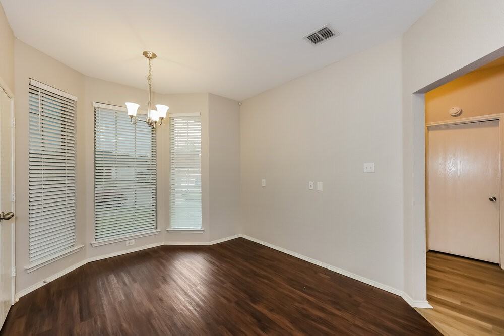 9920 Legacy Dr - Photo 7 of 16