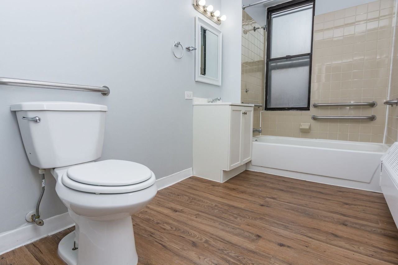 7836 S. South Shore Dr - Photo 4 of 13