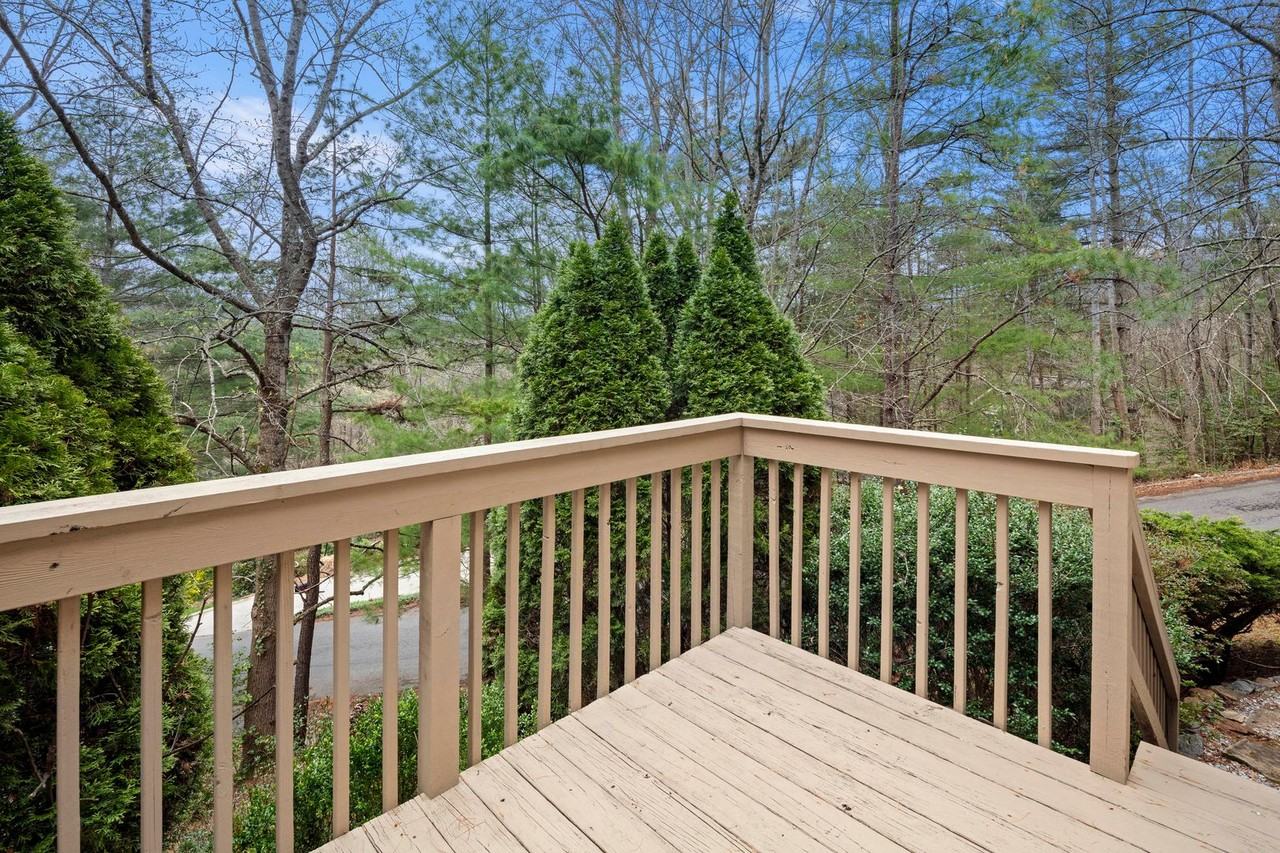 19 Fairview Hills Dr - Photo 3 of 31