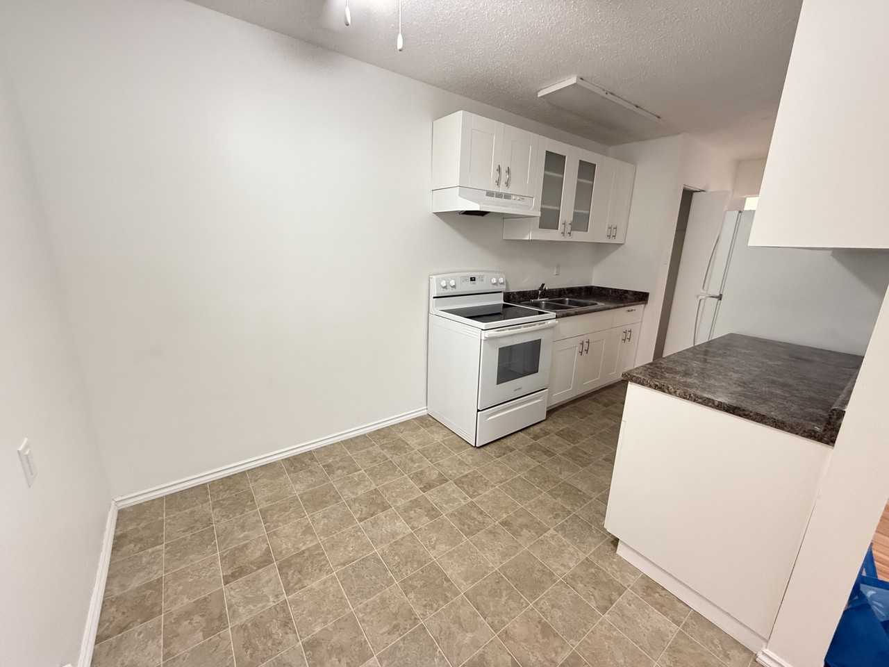 1527 B11 1527 Boundary Crescent #B11 - Photo 4 of 12