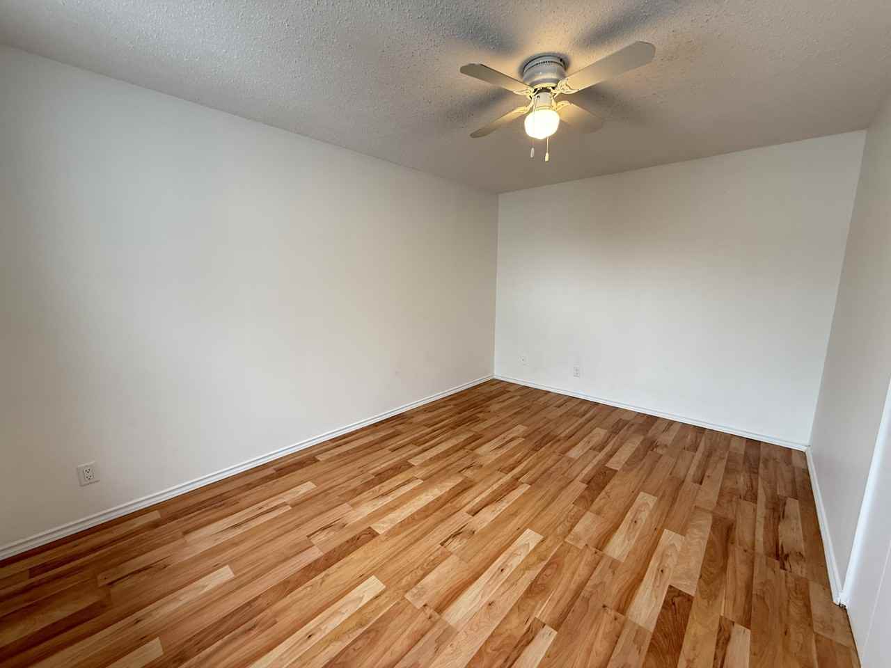 1527 B11 1527 Boundary Crescent #B11 - Photo 7 of 12