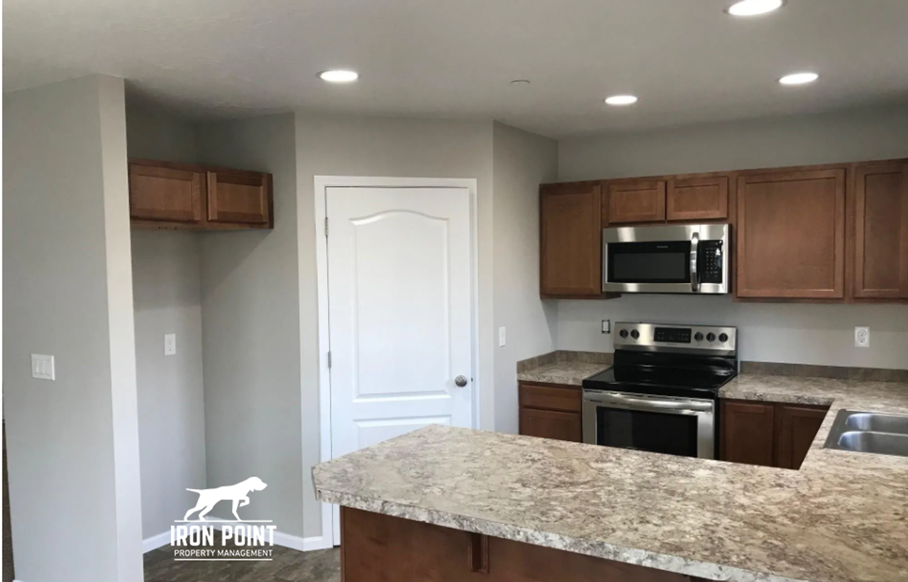 702 S Florence Ct - Photo 3 of 14