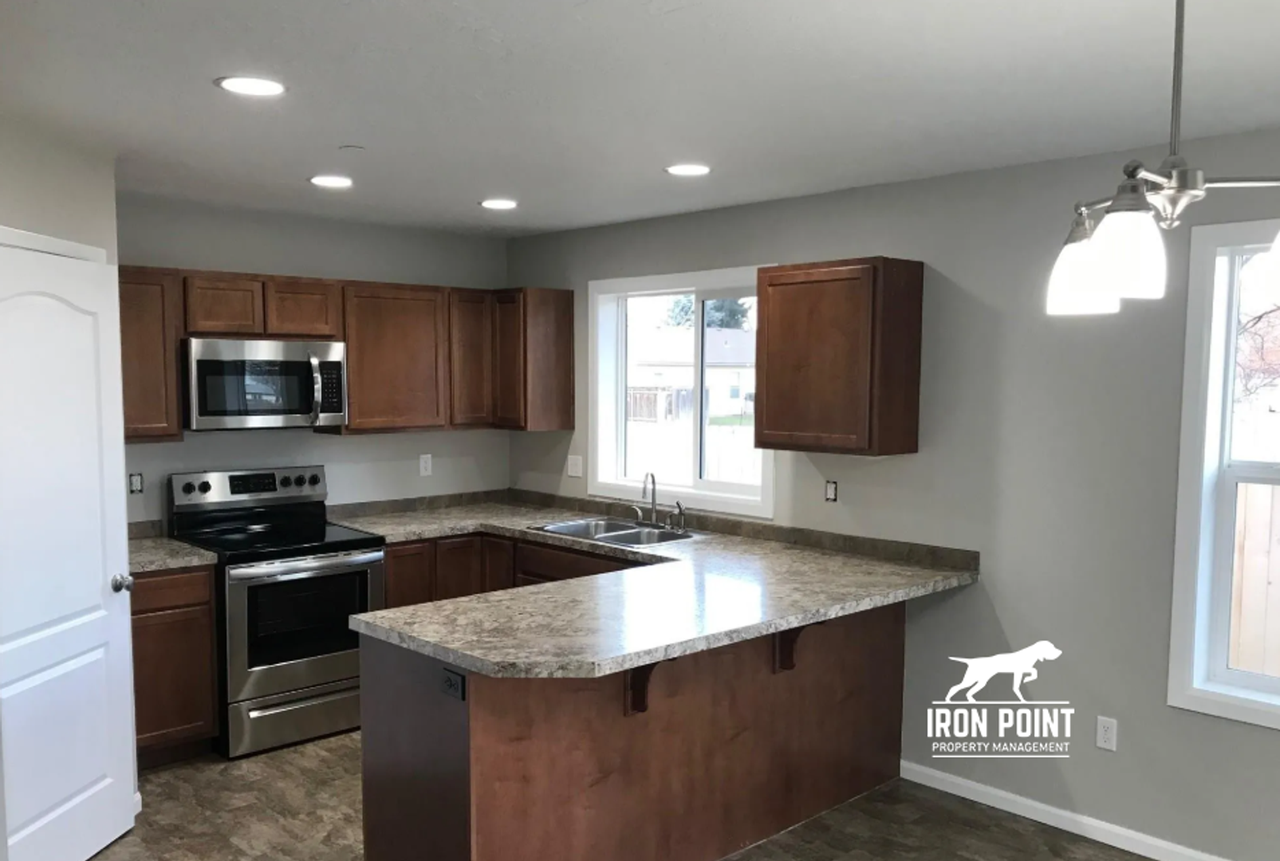 702 S Florence Ct - Photo 4 of 14