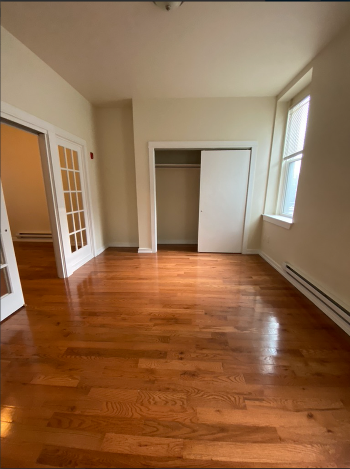 415 S Broad St - Photo 4 of 18