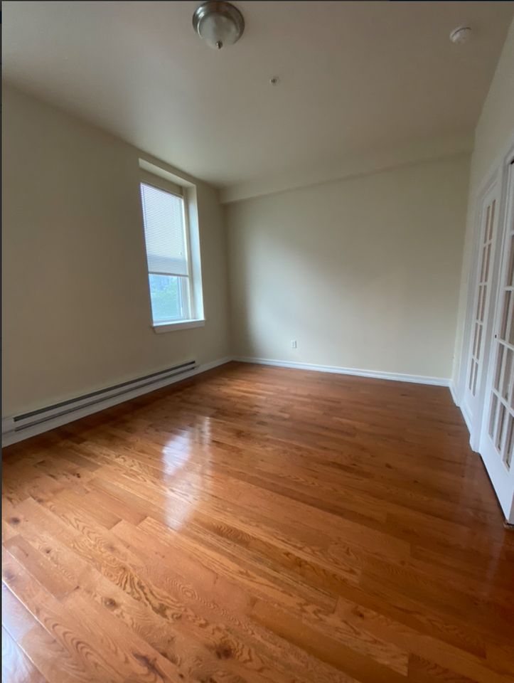 415 S Broad St - Photo 5 of 18