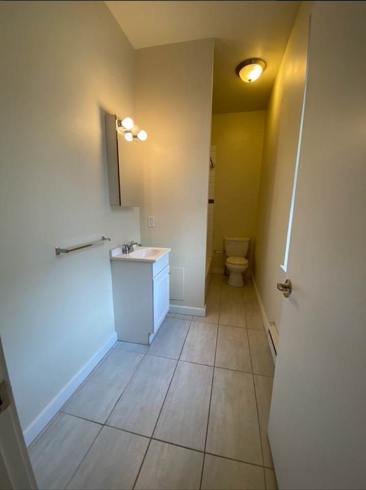 415 S Broad St - Photo 6 of 18