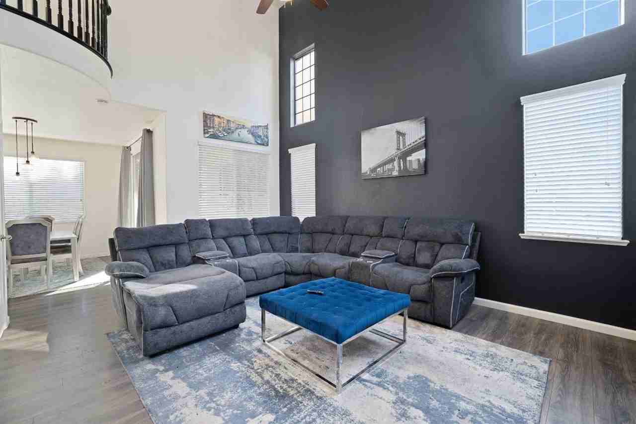 7513 N Trellis Cir - Photo 2 of 27