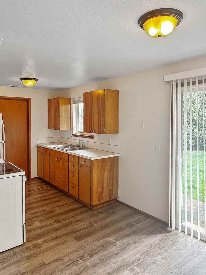 815 118th Avenue Ct E - Photo 2 of 10