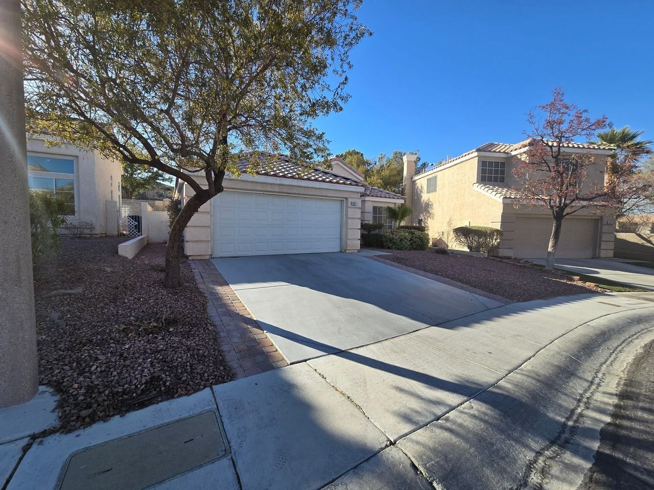 2417 Bloomington Dr - Photo 2 of 22