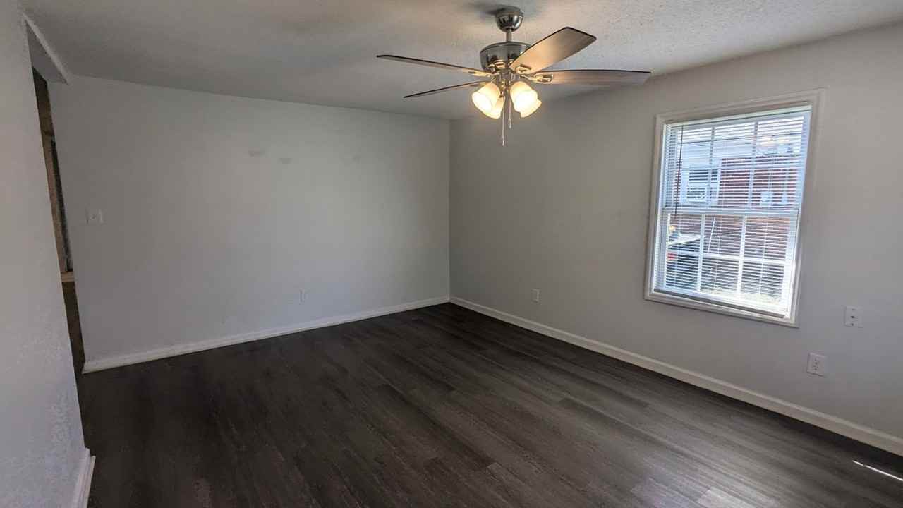 907 Bennett St - Photo 3 of 28