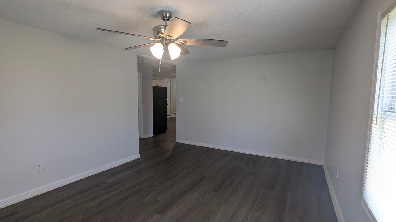 907 Bennett St - Photo 5 of 28