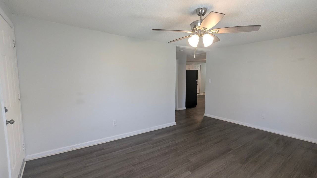 907 Bennett St - Photo 6 of 28