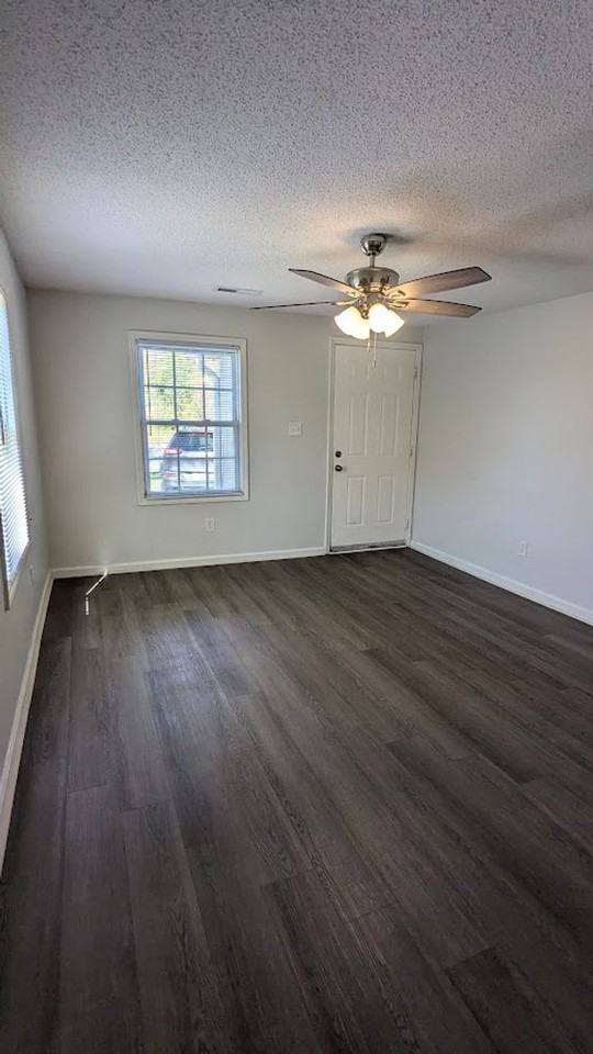 907 Bennett St - Photo 7 of 28