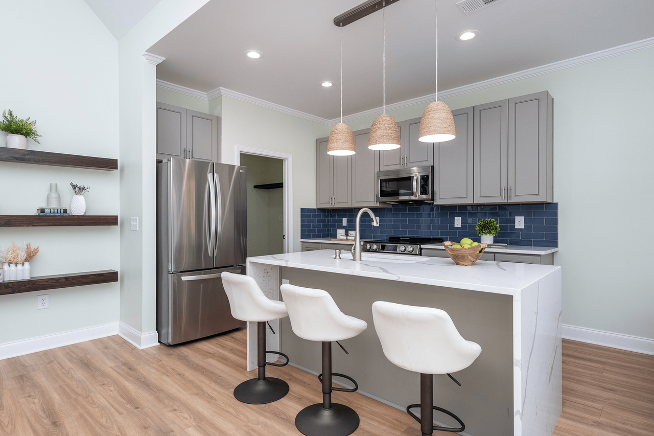 104 Garrett St - Photo 3 of 9