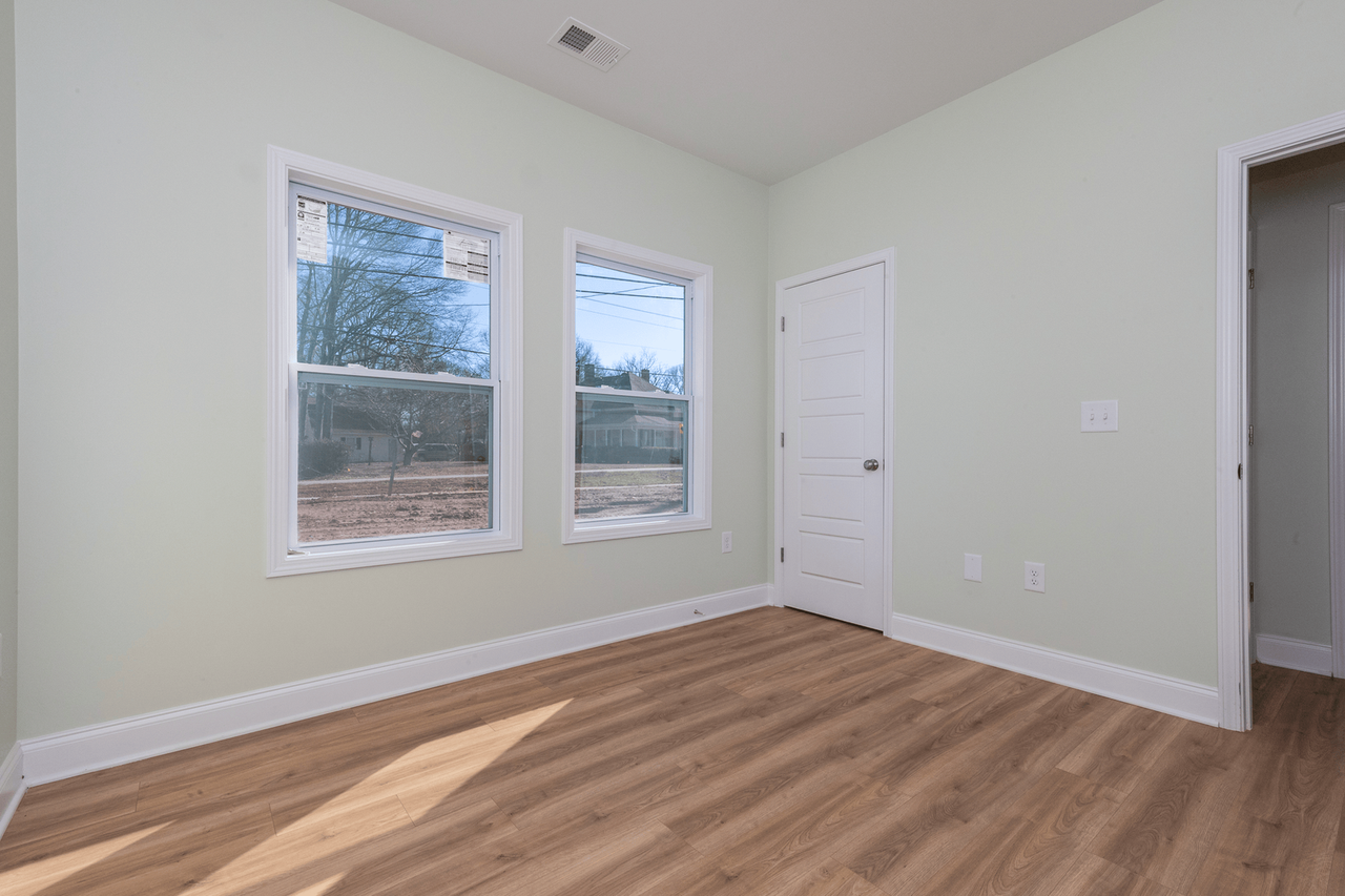 104 Garrett St - Photo 5 of 9