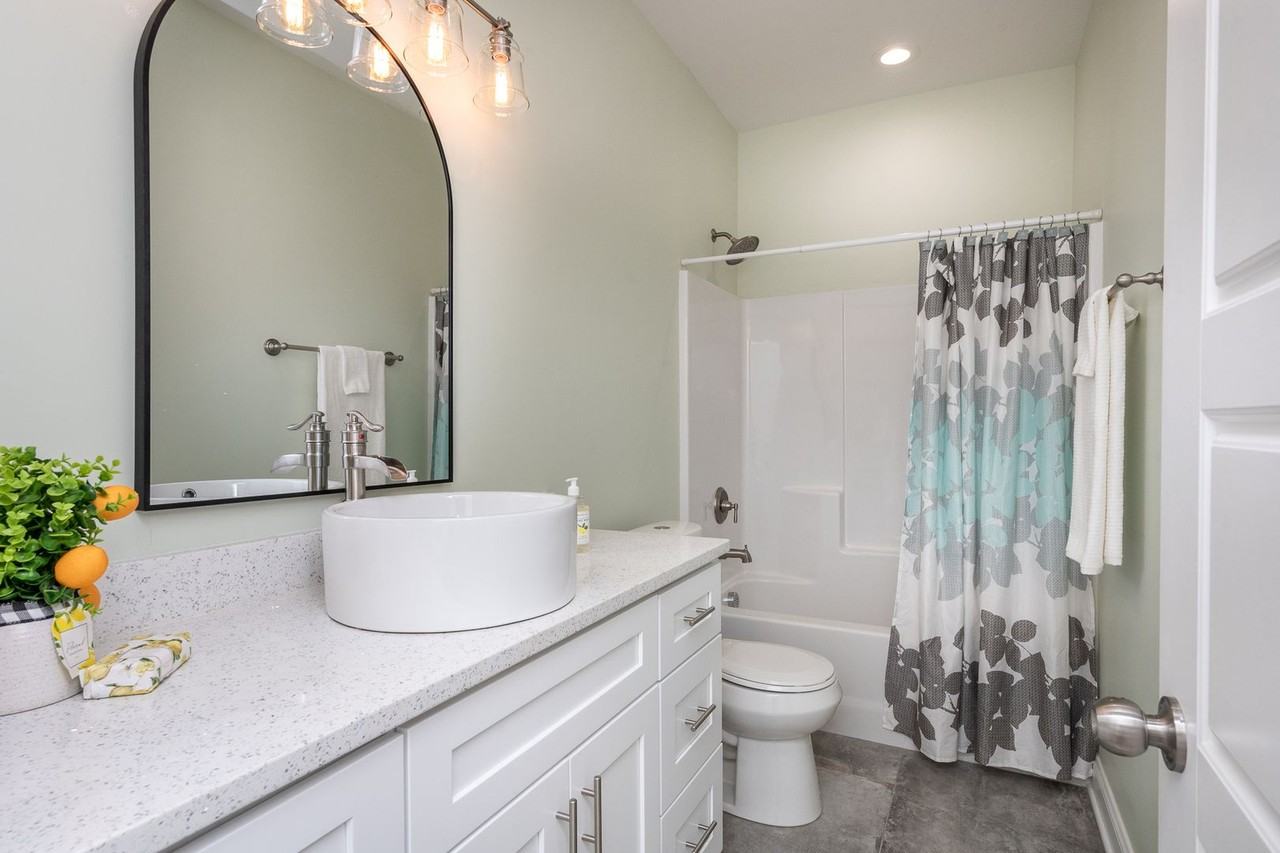 104 Garrett St - Photo 7 of 9